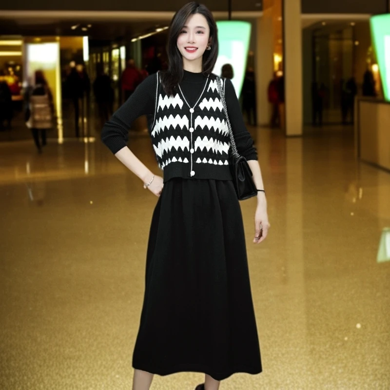 OUFEIYA/冬季新款针织菱形马甲搭配连衣裙洋气两件套装