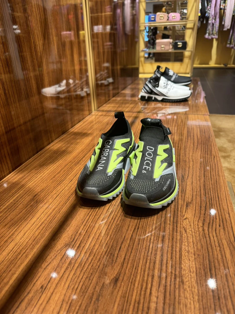 全新未使用D...G绿黑色休闲鞋二周回国