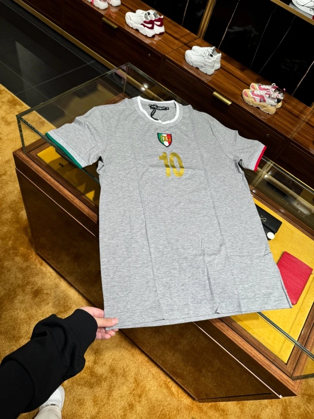 全新未使用D…G刺绣男款灰色短袖