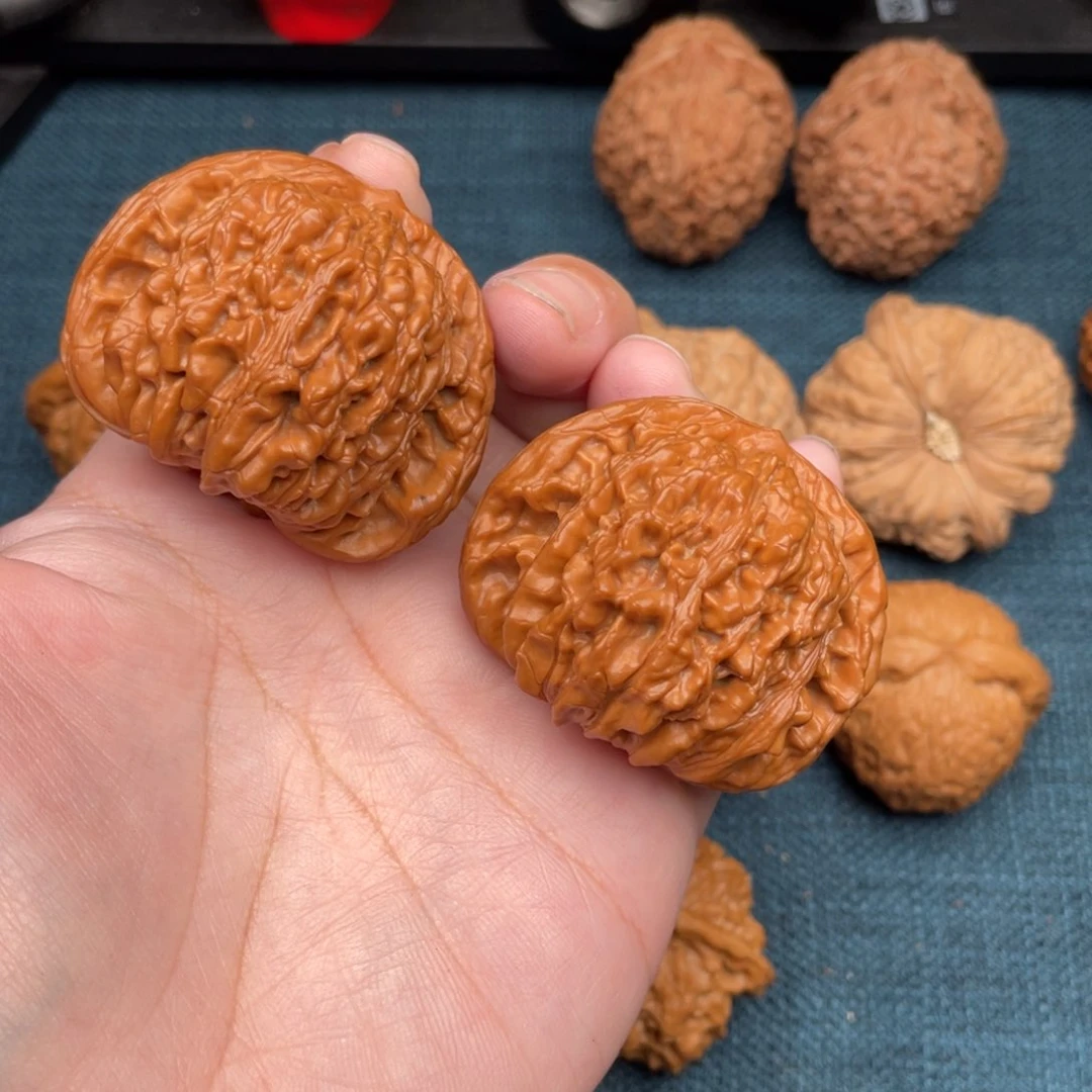 文玩核桃把件R*y红皮楼47