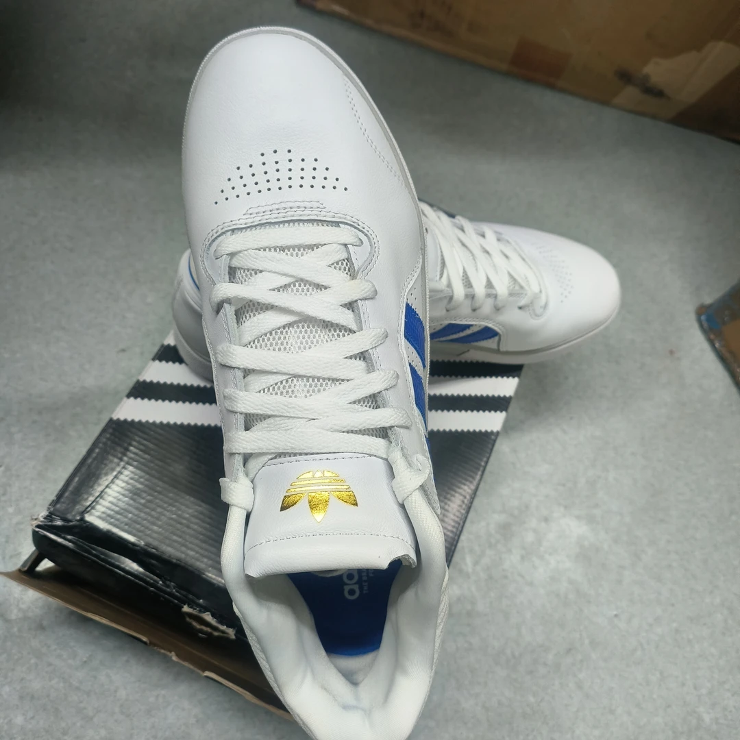 Adidas阿迪达斯男款耐磨防滑运动休闲鞋EG9058