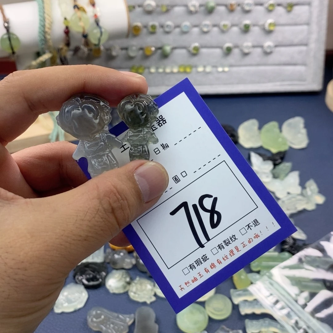 蛇纹石玉颈饰未镶嵌孙****岁