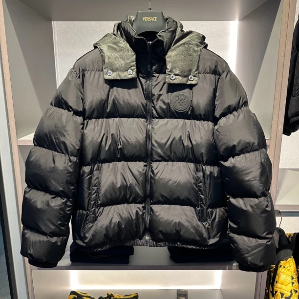 未使用 VERSACE/范思哲 范思哲男士新款黑色时尚羽绒服