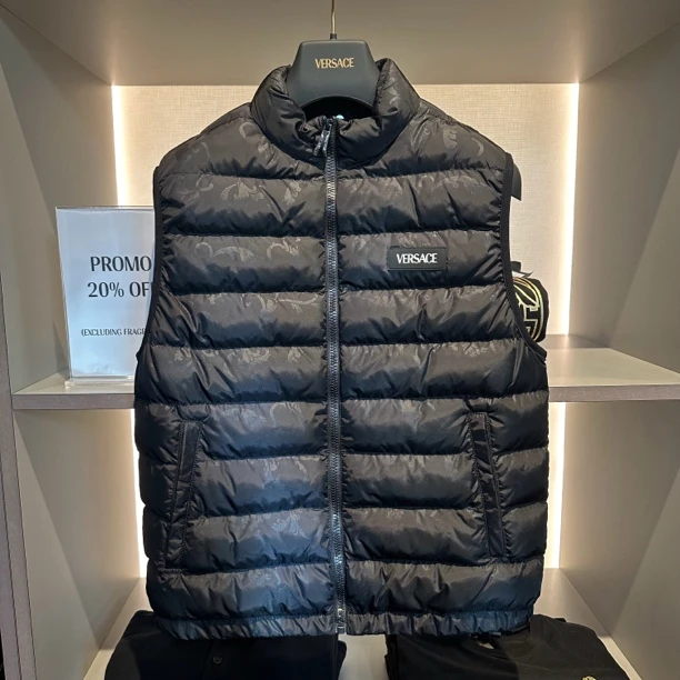 未使用 VERSACE/范思哲 范思哲男士黑色暗纹休闲时尚马甲