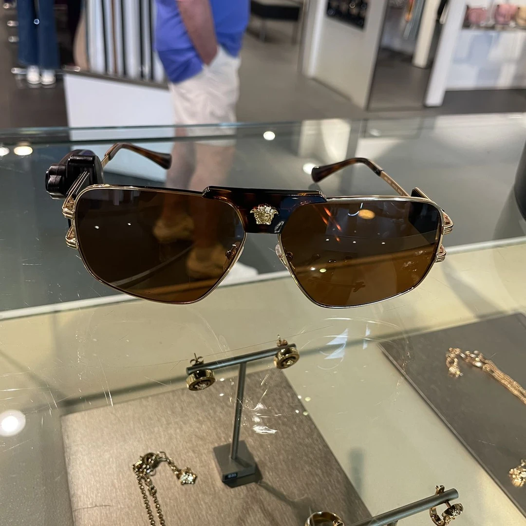 全新未使用 Versace/范思哲 范思哲琥珀色墨镜