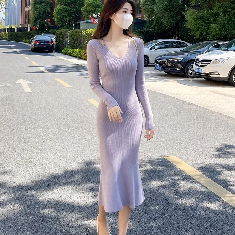 芊芊芙紫色v领针织连衣裙女春秋收腰鱼尾长裙修身打底包臀毛衣裙