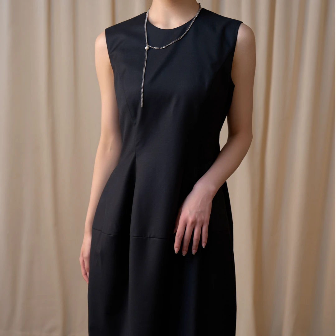 【EMPRESS/恩比麗蕬】早秋新款纯色显瘦高级百搭简约无袖连衣裙6888