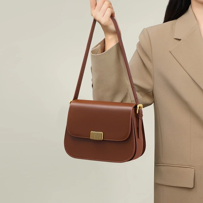 包包2025新款真皮斜挎女包单肩腋下包小方包通勤休闲豆腐包复古