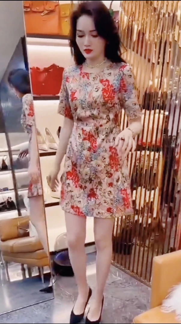 时尚潮流连衣裙2024夏季新款女百搭显瘦收腰气质大花款裙子