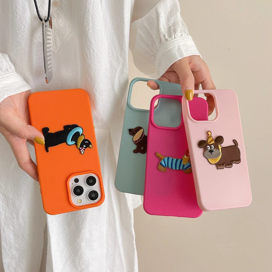 刺绣可爱狗狗小猫适用苹果15promax手机壳苹果iPhone14/13/12软壳