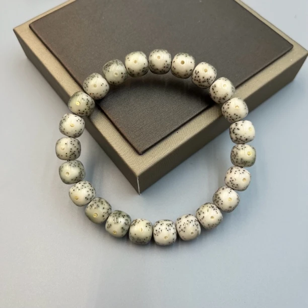 超精品级10x9大眼萌小冰糖星月菩提手串，编号A10DY-1,2,3