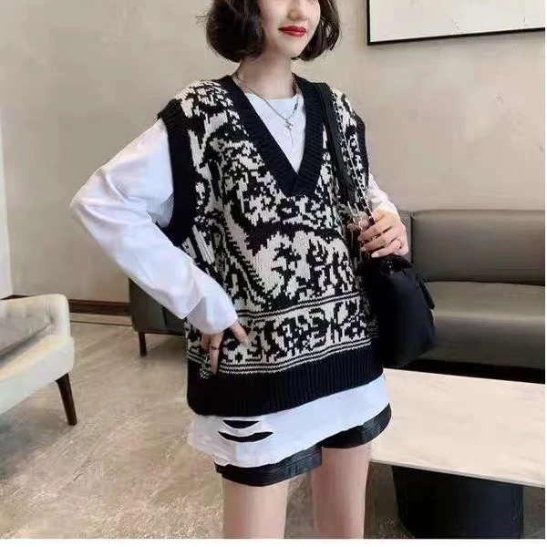 【小米宠粉】复古图腾提花V领羊绒马甲