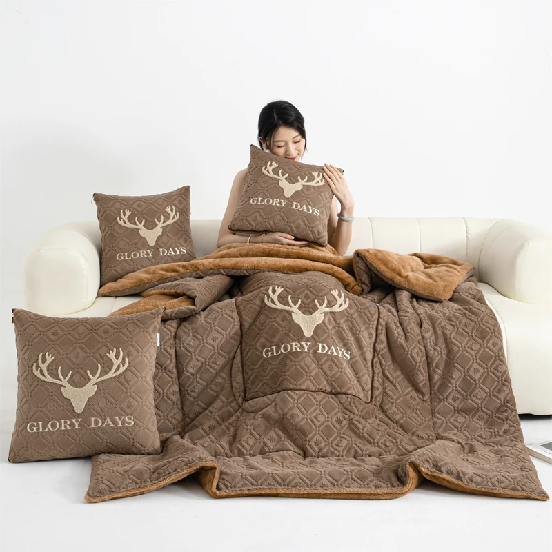 冬季加厚雕花牛奶绒抱枕被子两用午休被枕头汽车载靠枕办公室被子