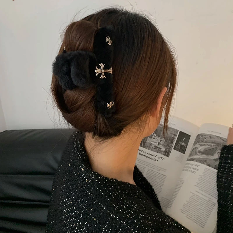 黑色毛绒十字架抓夹气质复古后脑勺大号鲨鱼夹发抓发夹头饰女秋冬