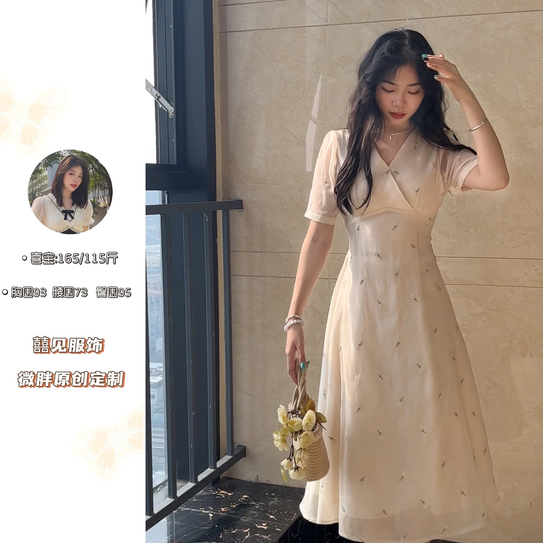 一颗杏夏季复古法式小众设计感碎花气质刺绣连衣裙甜美温柔风显瘦