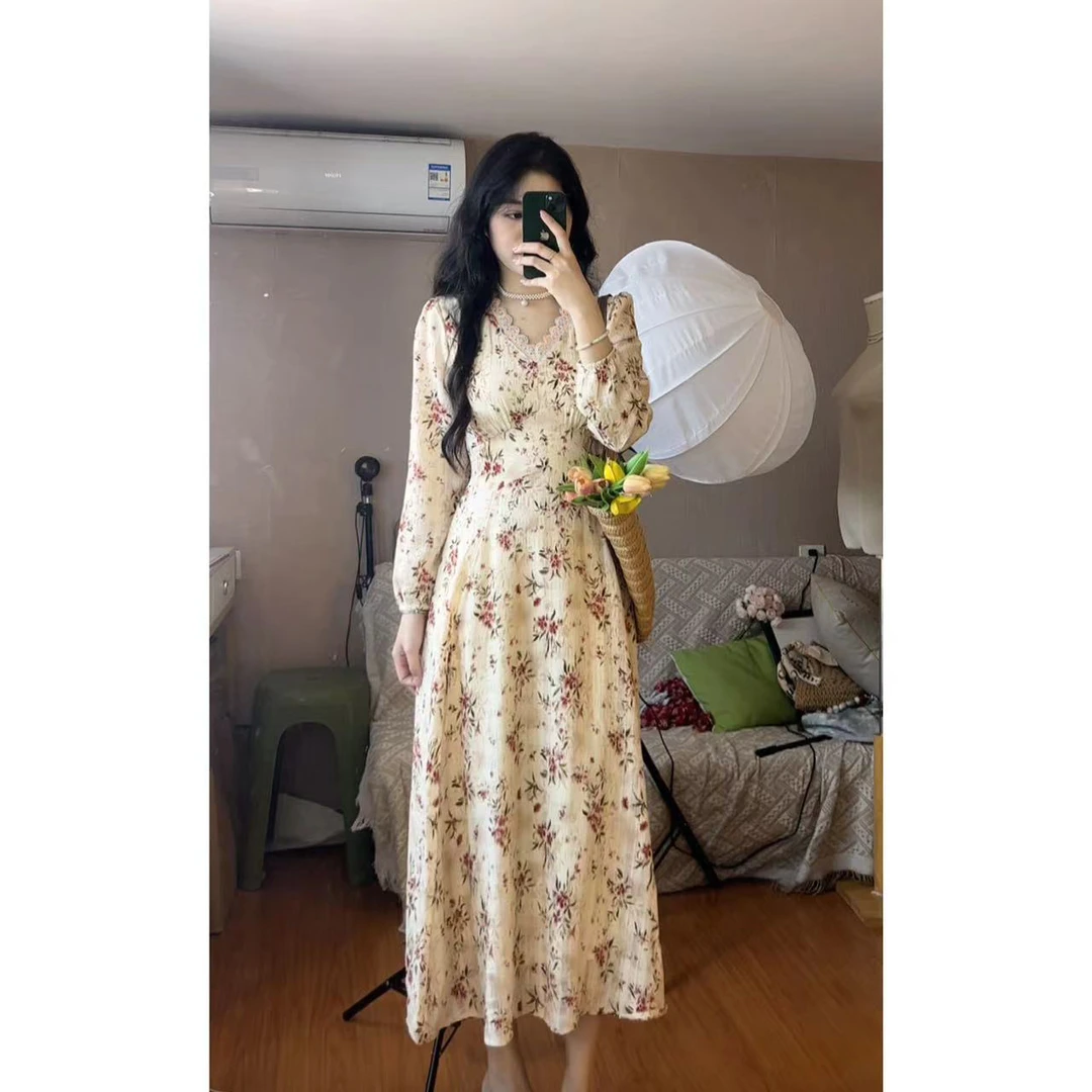 爱丽丝 气质复古初恋拼接秋季设计感女装连衣裙蕾丝碎花长袖