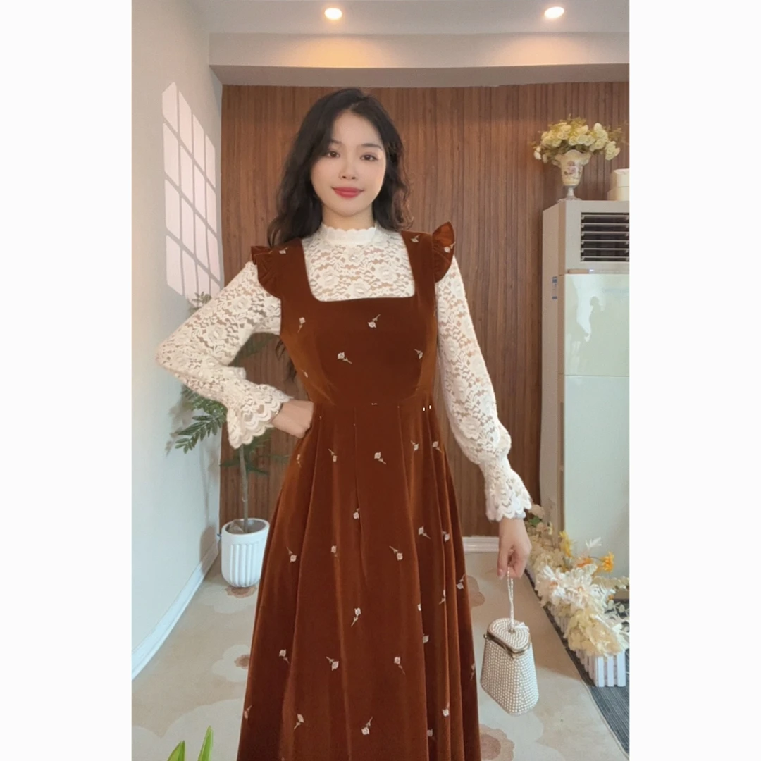 燕麦拿铁 秋季碎花显瘦复古时尚长款收腰法式刺绣设计感连衣裙