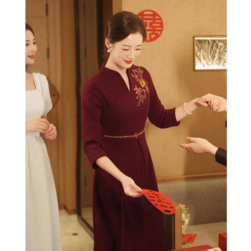 喜婆婆婚宴装2025新款婚礼礼服红色结婚妈妈长袖丈母娘女绣花大码