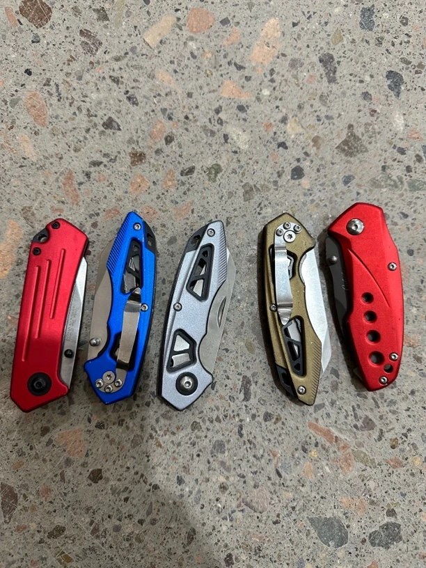 【张罗淘金库】微瑕疵户外多功能工具一把（颜色随机）