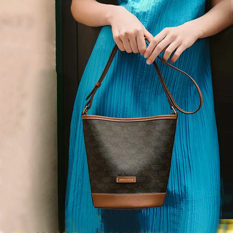 【百丽包包】24春新时尚百搭潮流复古通勤单肩斜挎水桶女包X6910AX4