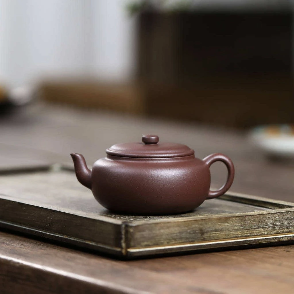 扁灯壶,选用优质拼紫泥,容量180c c器形饱满 做工精细