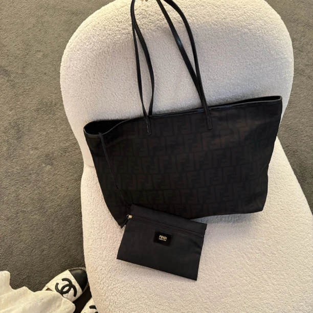 95新 FENDI/芬迪 FENDI/芬迪 老花单肩购物袋 22679
