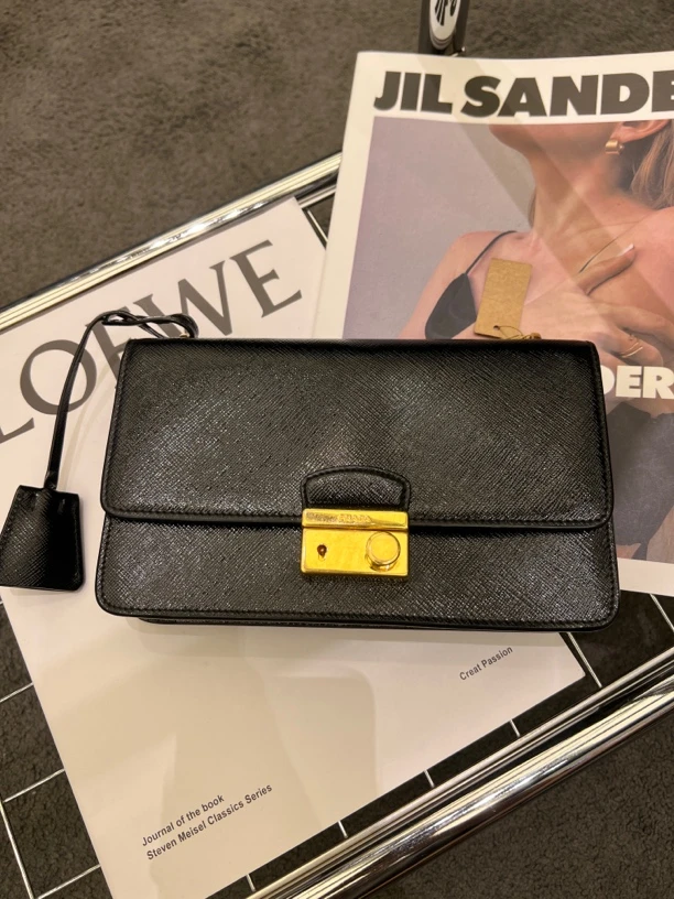 95新 Prada/普拉达 PRADA/普拉达 黑色十字纹牛皮链条包 26794
