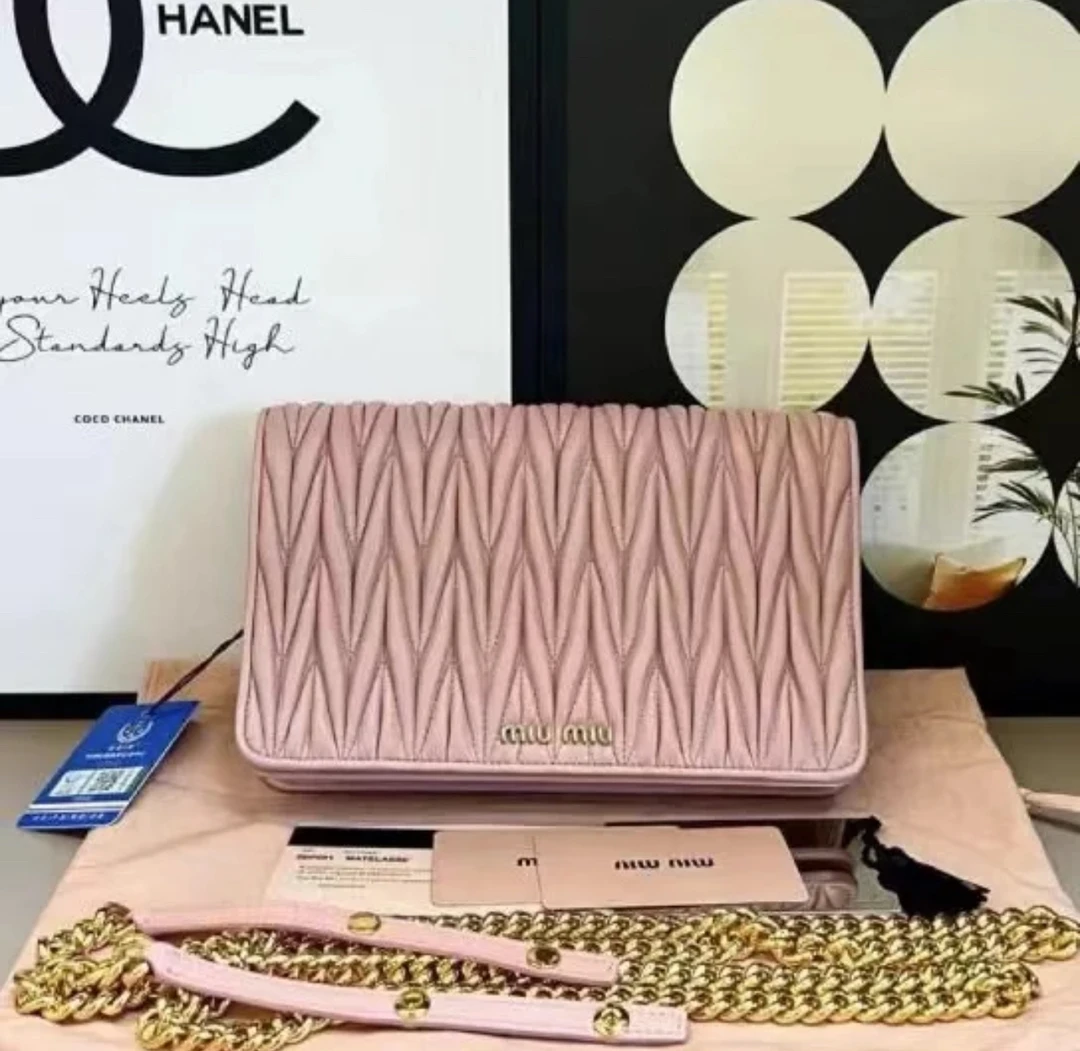 95新 MIU MIU/缪缪 MiuMiu缪缪 藕粉色褶皱链条包 S32738