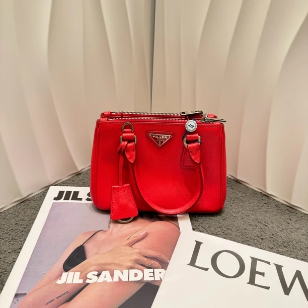 95新 Prada/普拉达 PRADA/普拉达  红色杀手mini斜挎包 41006