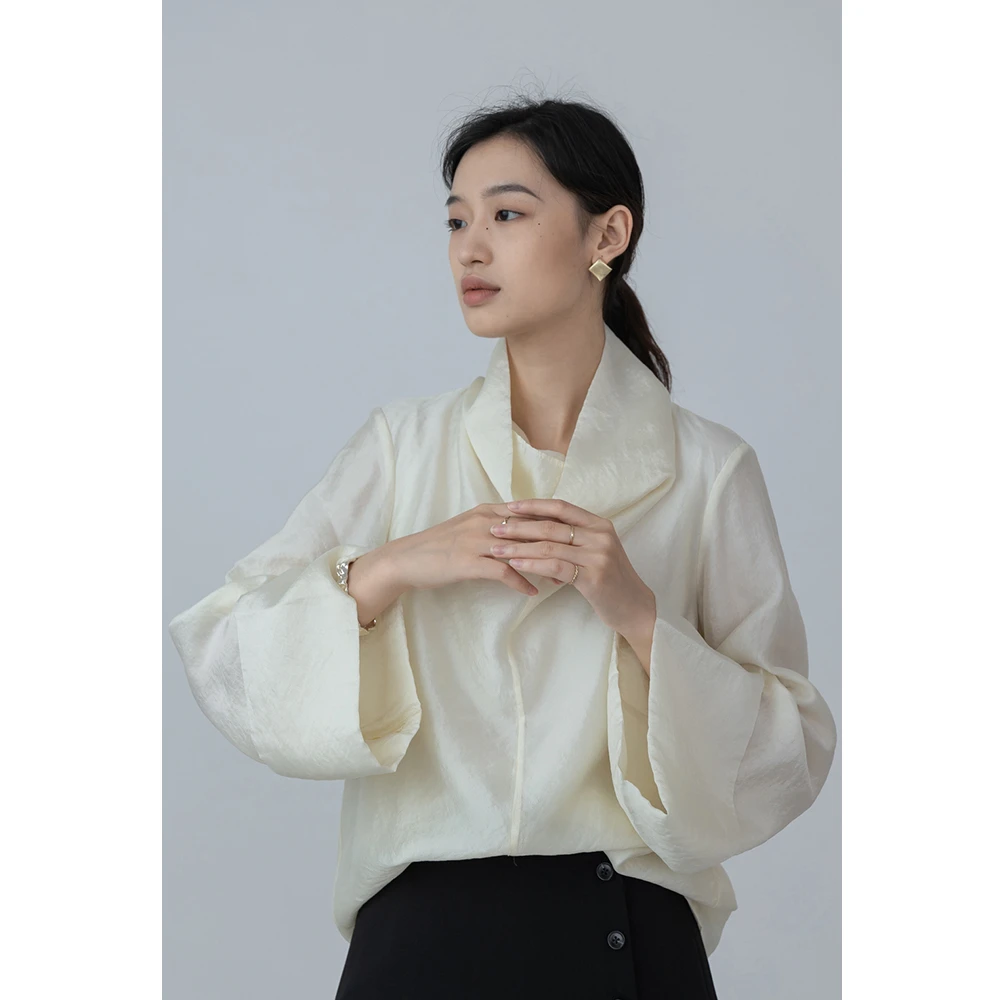 LIURUONAN 22AW 香槟色新款宽松设计感长袖衬衫慵懒半高领上衣女