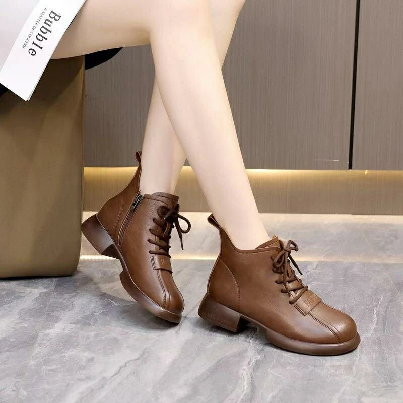 断码清仓软底马丁靴秋冬时尚短筒大码女靴百搭低跟小跟短靴A25