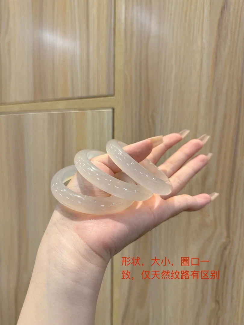 天然玉石玛瑙马料手镯（多样性发货）发1条