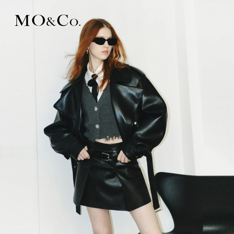 MOCO春摇滚素皮斜襟宽领腰带造型宽松夹克外套MBD1JKT003
