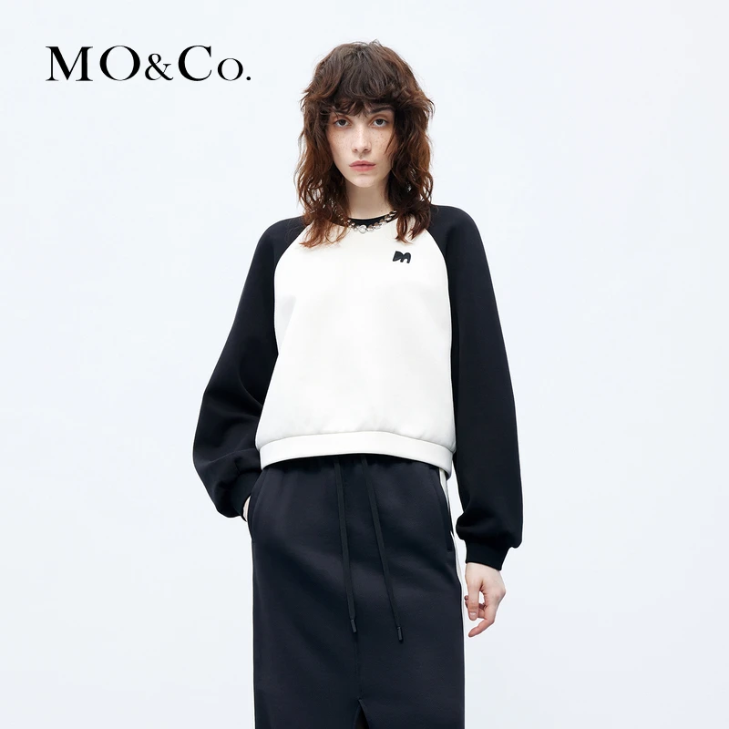MOCO秋美式复古M字母刺绣黑白撞色插肩袖卫衣MBC3SWSK01