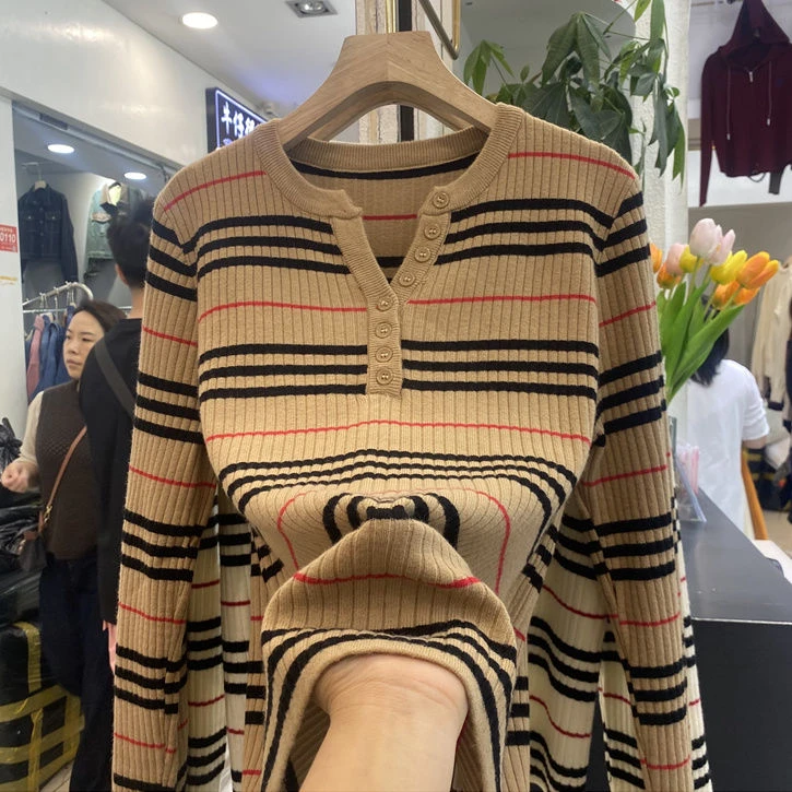 撞色条纹针织衫上衣女秋冬百搭慵懒风长袖宽松大码V领时尚打底衫