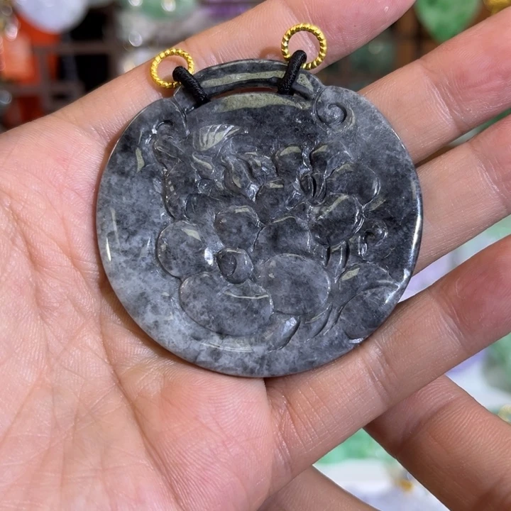 翡翠吊坠(赠链)未镶嵌