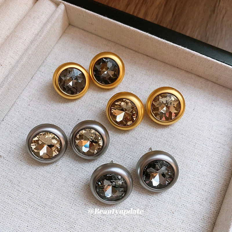 合金耳饰 镶钻圆形耳钉女百搭小众简约耳环轻奢高级感气质耳饰