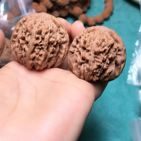 核桃核雕41四座楼磕尖