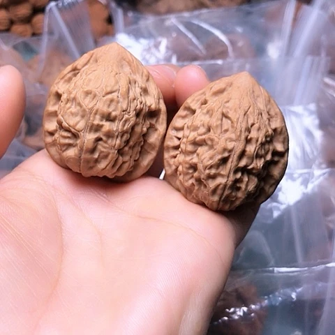 核桃核雕35.5金牛一对