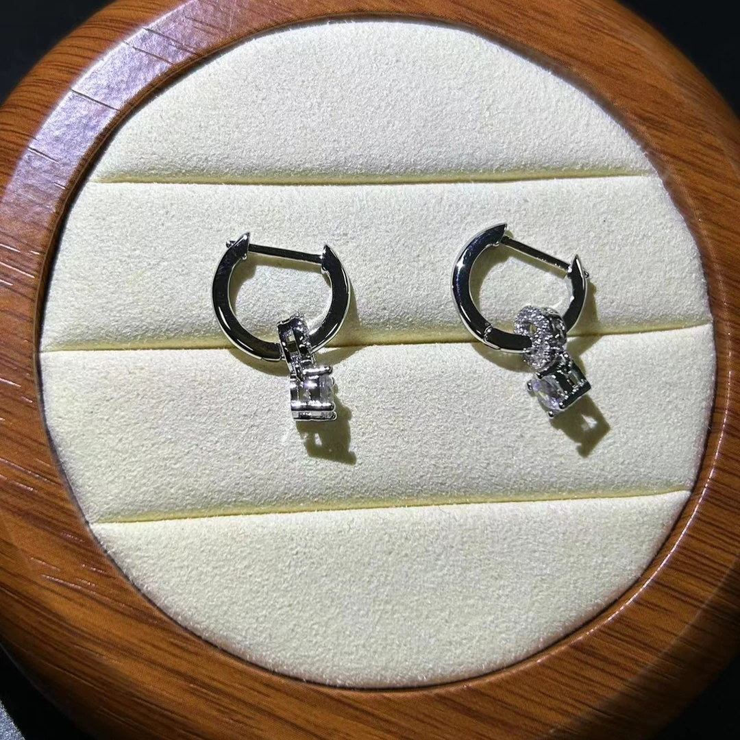 赫拉名饰定制一 赫拉名饰定制一 白色四爪耳扣多样性发货s434