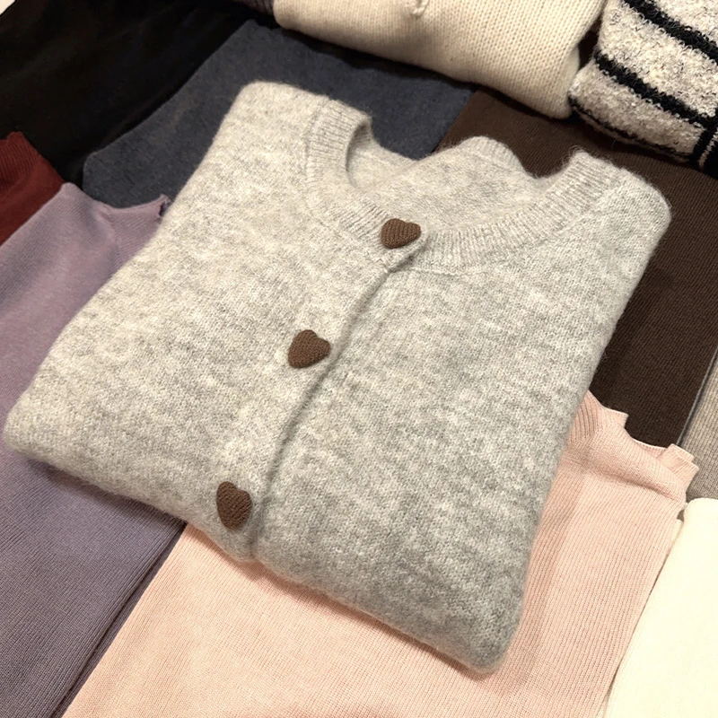 咖色爱心扣圆领针织开衫女士2025春秋新款韩版宽松毛衣外套时尚