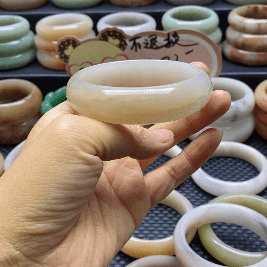 【闪购商品】石英质玉手镯未镶嵌余****教