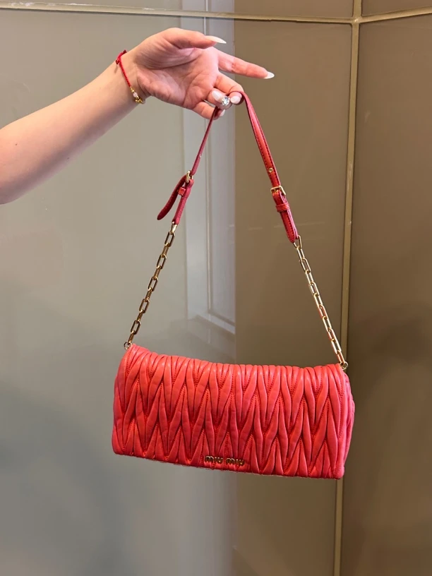 95新 MIU MIU/缪缪 红色褶皱单肩包