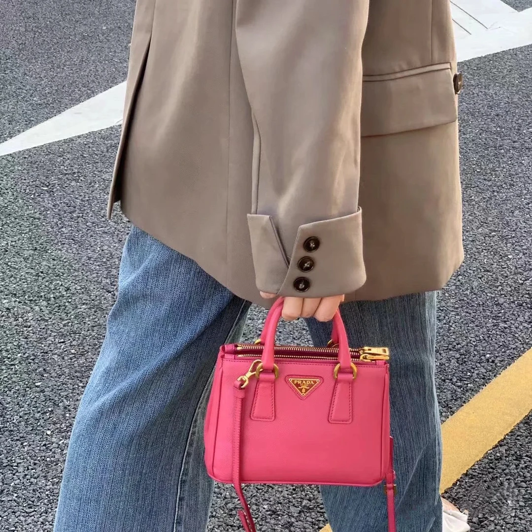 95新 Prada/普拉达 粉色mini杀手手提包
