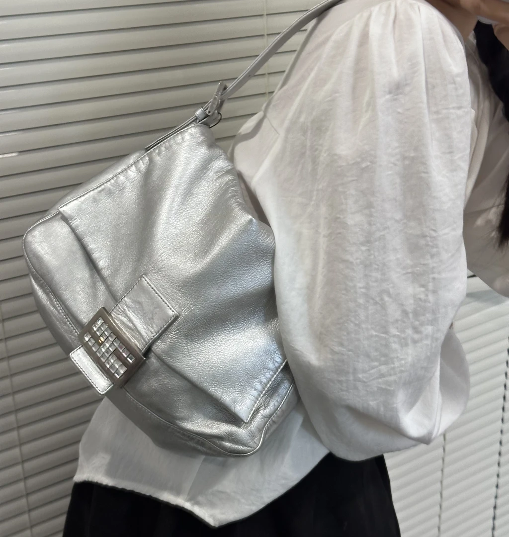 95新 FENDI/芬迪 黑色斜挎包