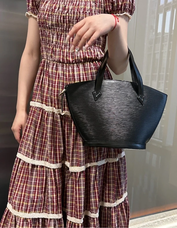 95新 LouisVuitton/路易威登 黑色水波纹手提包