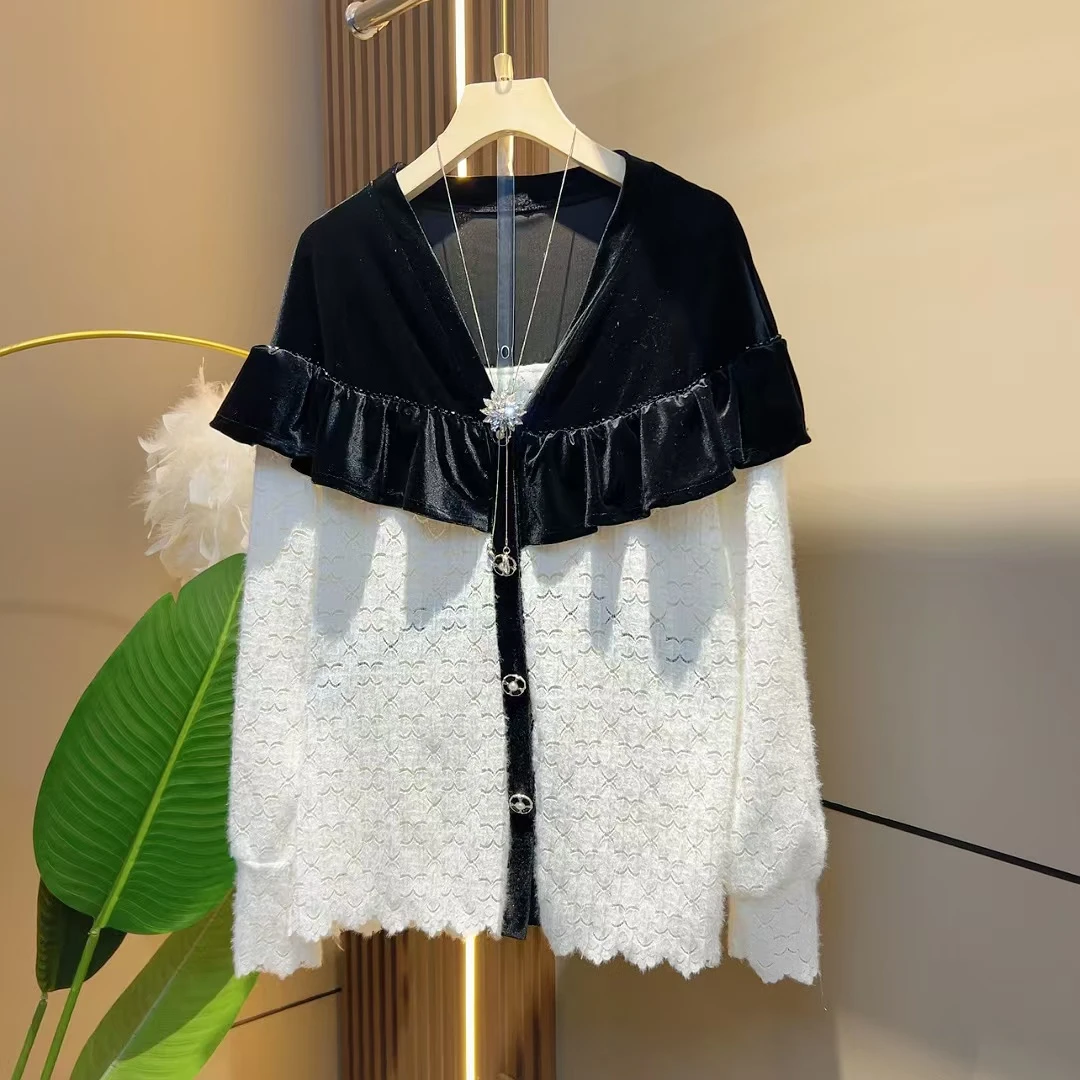 赢小姐·2024年秋季新款V领拼色肩微喇袖口长袖植绒胖妹妹韩版小衫