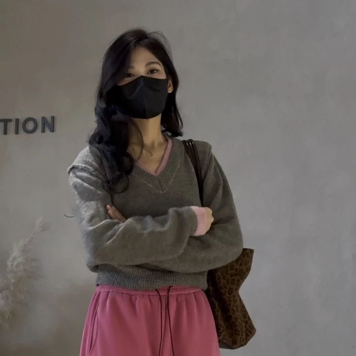 韩版气质撞色拼接V领软糯长袖针织套头毛衣新款时尚百搭上衣