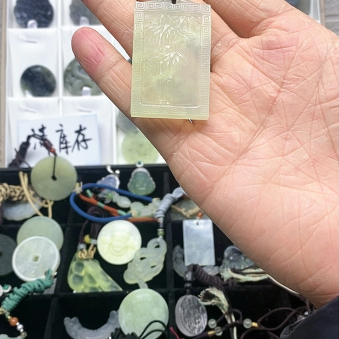 【闪购商品】蛇纹石玉颈饰未镶嵌