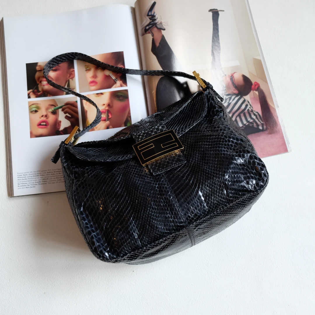 95新 FENDI/芬迪 辣辣/超美白娘子双叶法棍胖丁单肩包